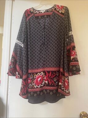 Umgee Charming Black Floral Border Tunic Top - Black & Red - Size Medium